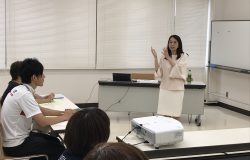 講師の荒尾裕子氏